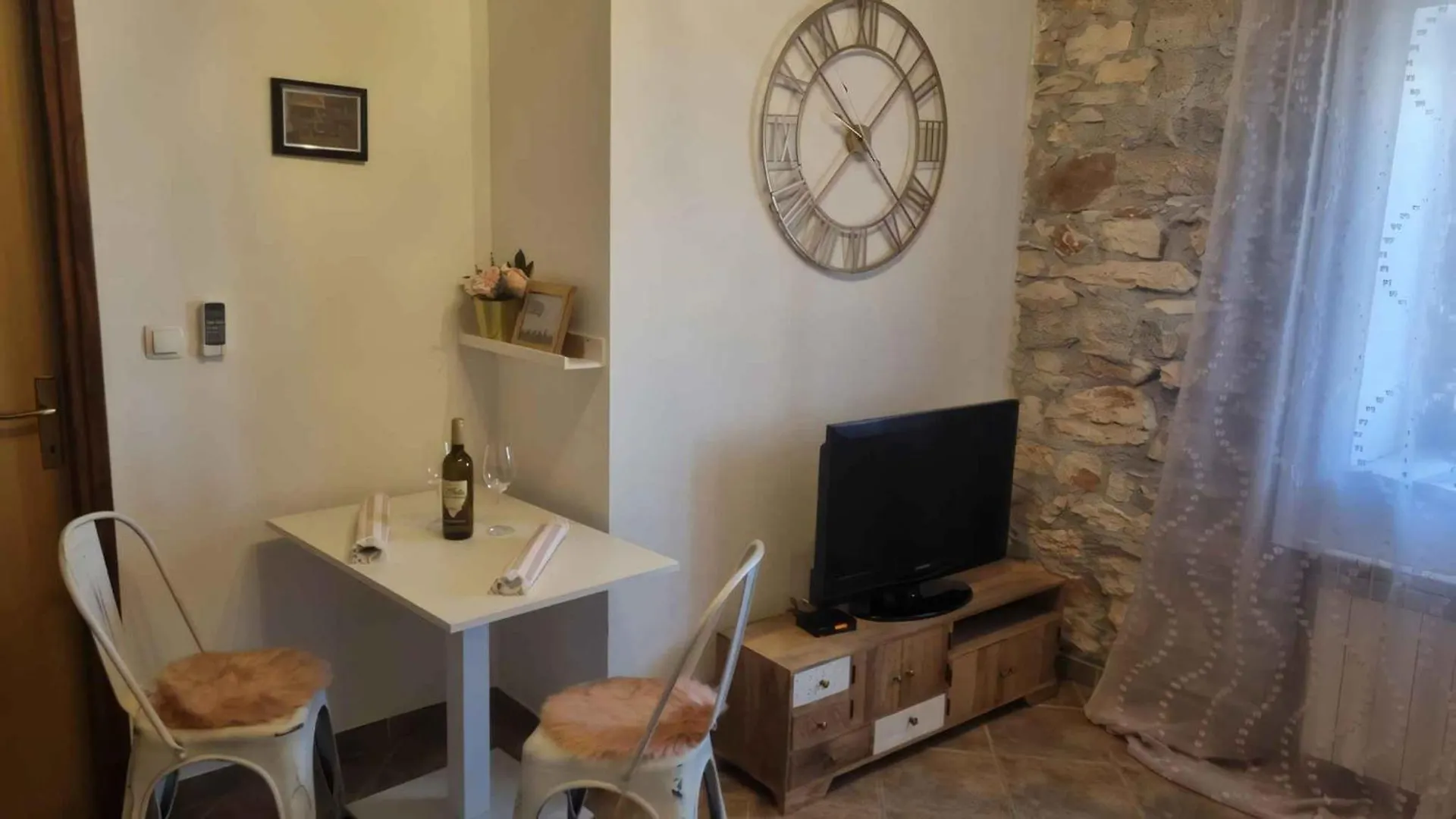 Apartment In Pula 33579 0*,