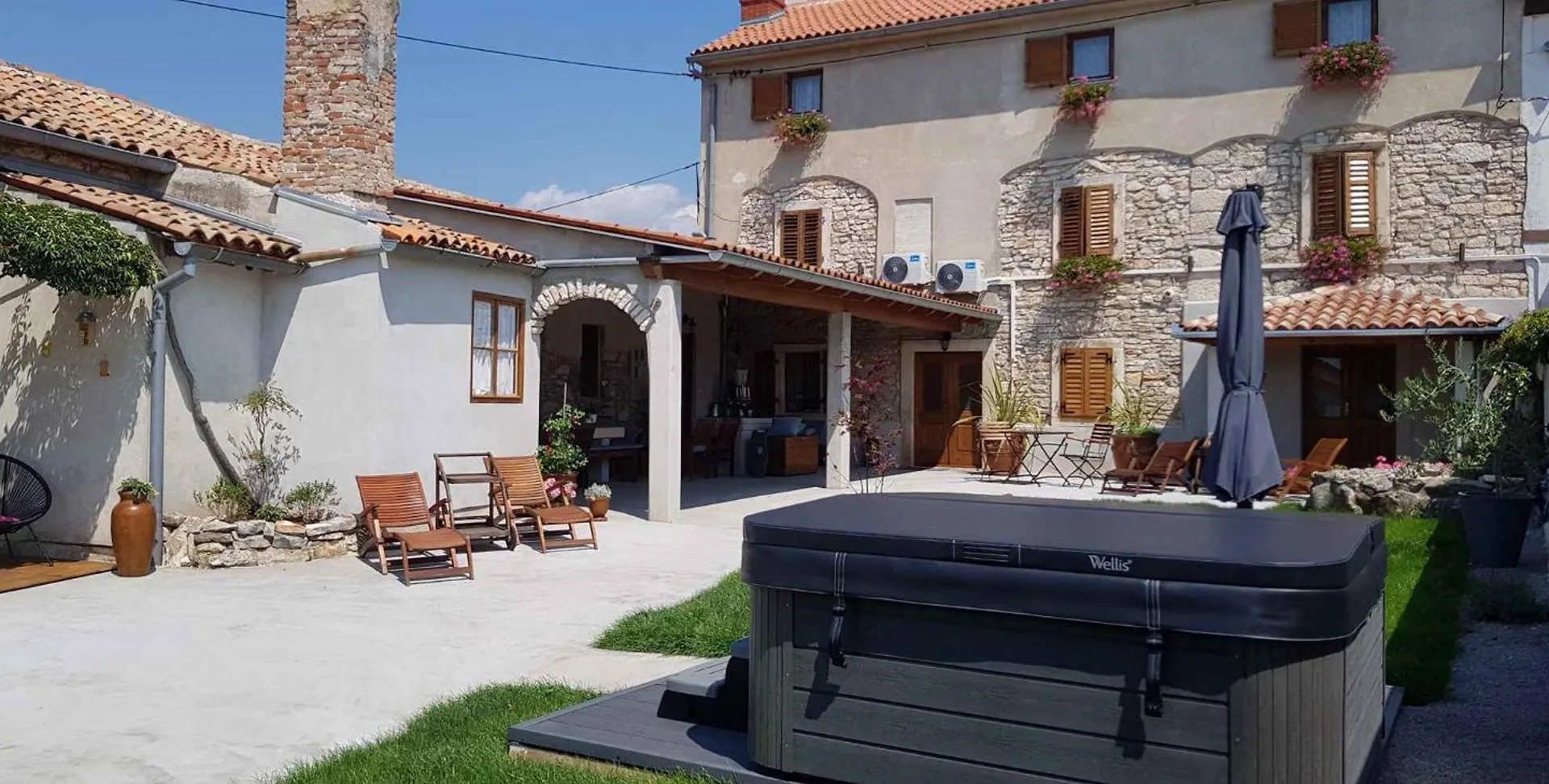 Apartment In Pula 33579