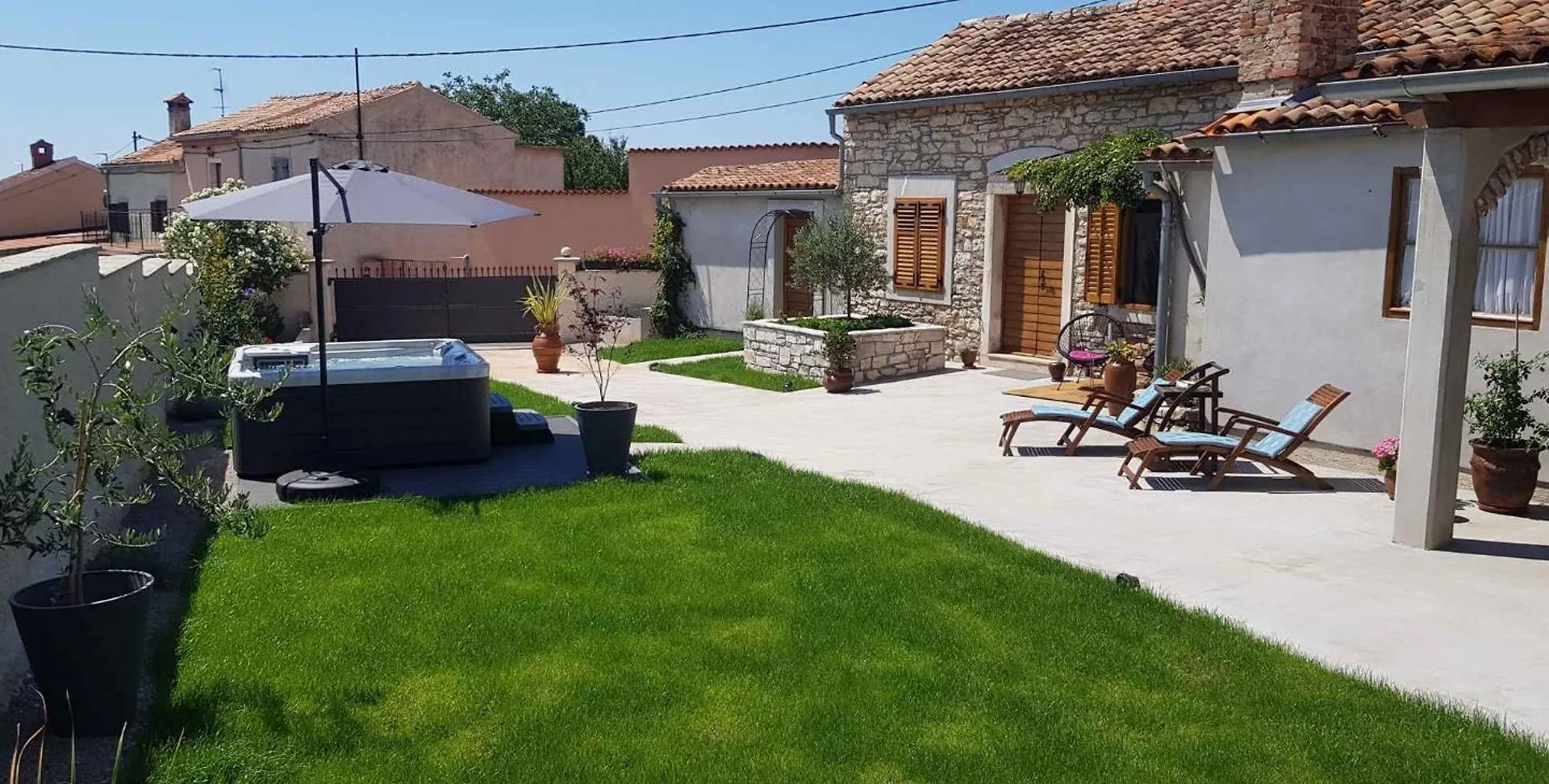 Apartment In Pula 33579