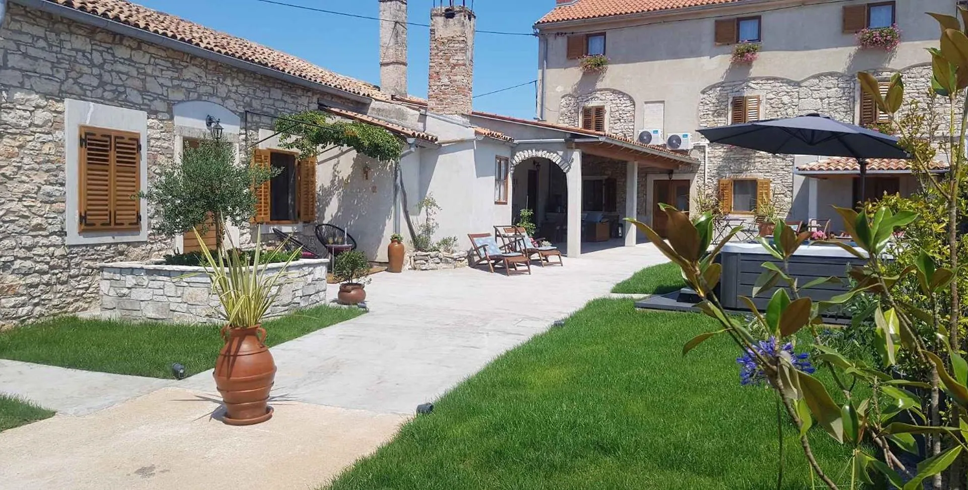 Apartment In Pula 33579